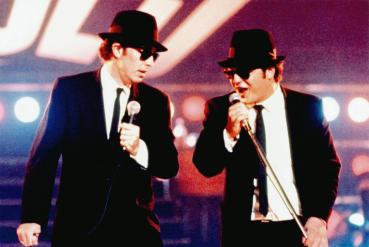 WIRED, from left: Gary Groomes as Dan Aykroyd, Michael Chiklis as John Belushi, 1989 © Taurus Entertainment